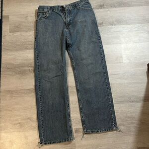 Levi’s Denizen men’s 30x32 299 loose fit jeans.